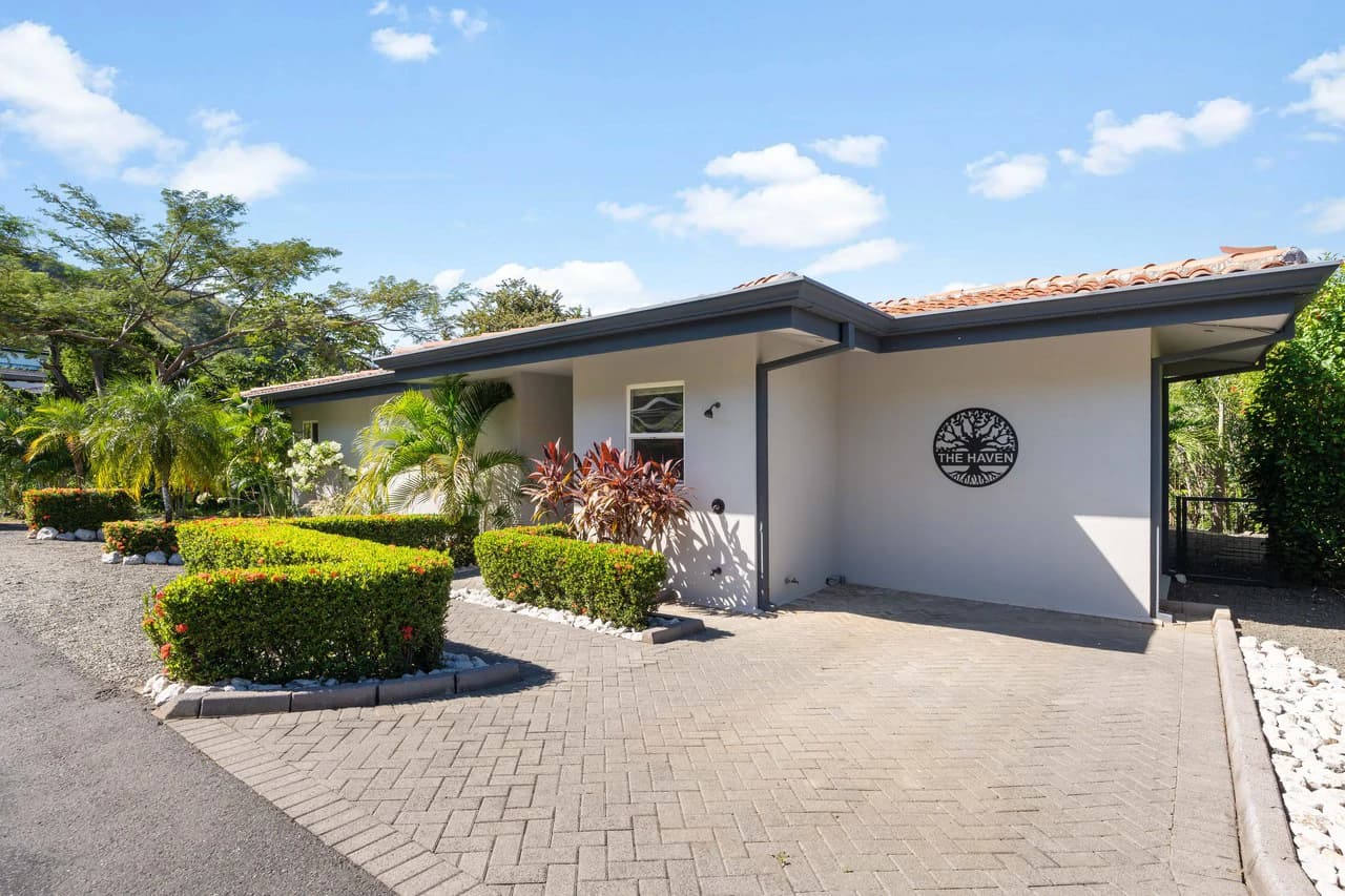 The Haven: Spacious Home + Private Casita in Gated Mar Vista Community