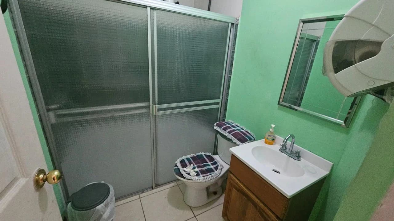 Spacious 6-Bedroom Family Home in Residencial Saint Clare, Moravia - photo 41