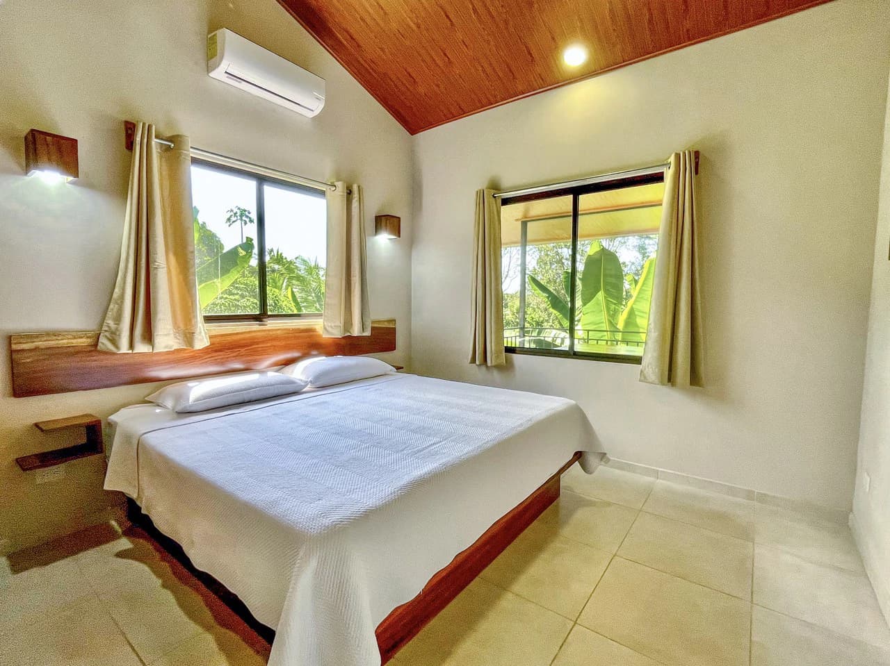.075 ACRES – 2 Bedroom New Construction Home, Walk to the River, 5min to Playa Matapalo, 15min to Dominical!!!! - photo 15