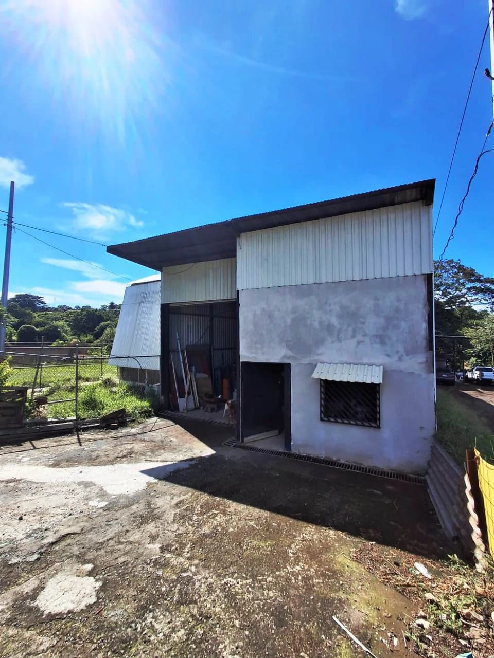 Small business Warehouse: Commercial Bodega in Central Location! - photo 2