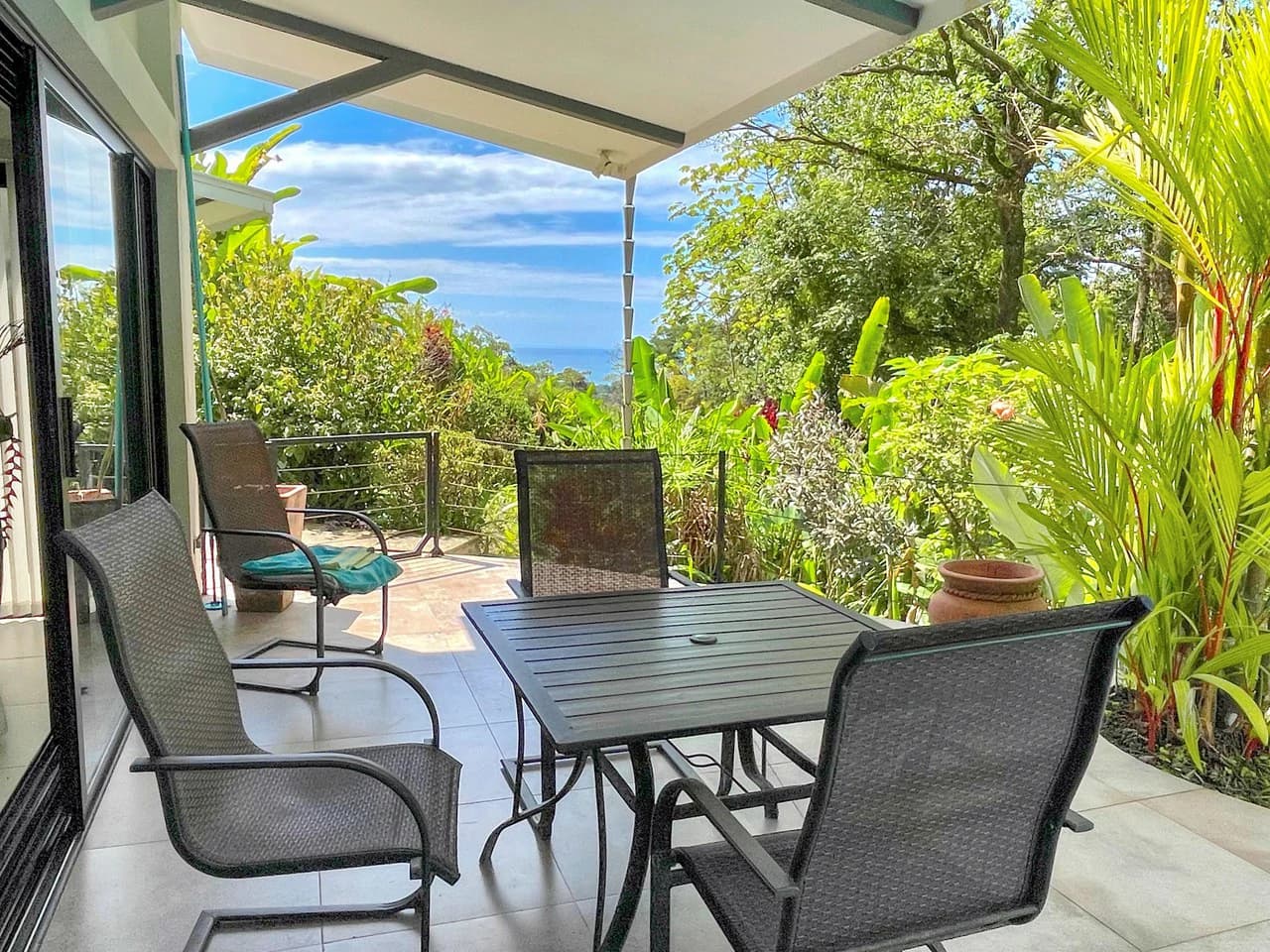 2.24 ACRES – 7 Bedrooms Ocean View Boutique Hotel With Two Pools, 5 Minutes to Uvita, Multiple Rental Options!! - photo 31