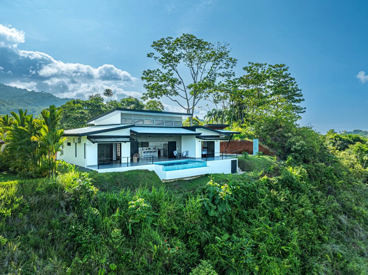 CHONTALES NEW VILLA WITH PANORAMIC OCEAN AND MOUNTAINS VIEWS: Mountain Villa For Sale in Ojochal - photo 38