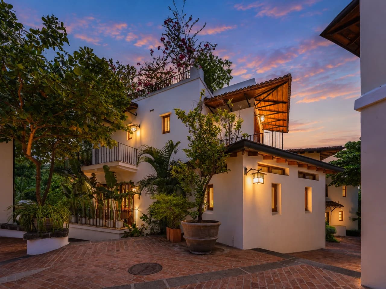 25 Paseo Del Mar: Best-Priced Beachfront Home in Las Catalinas - photo 4