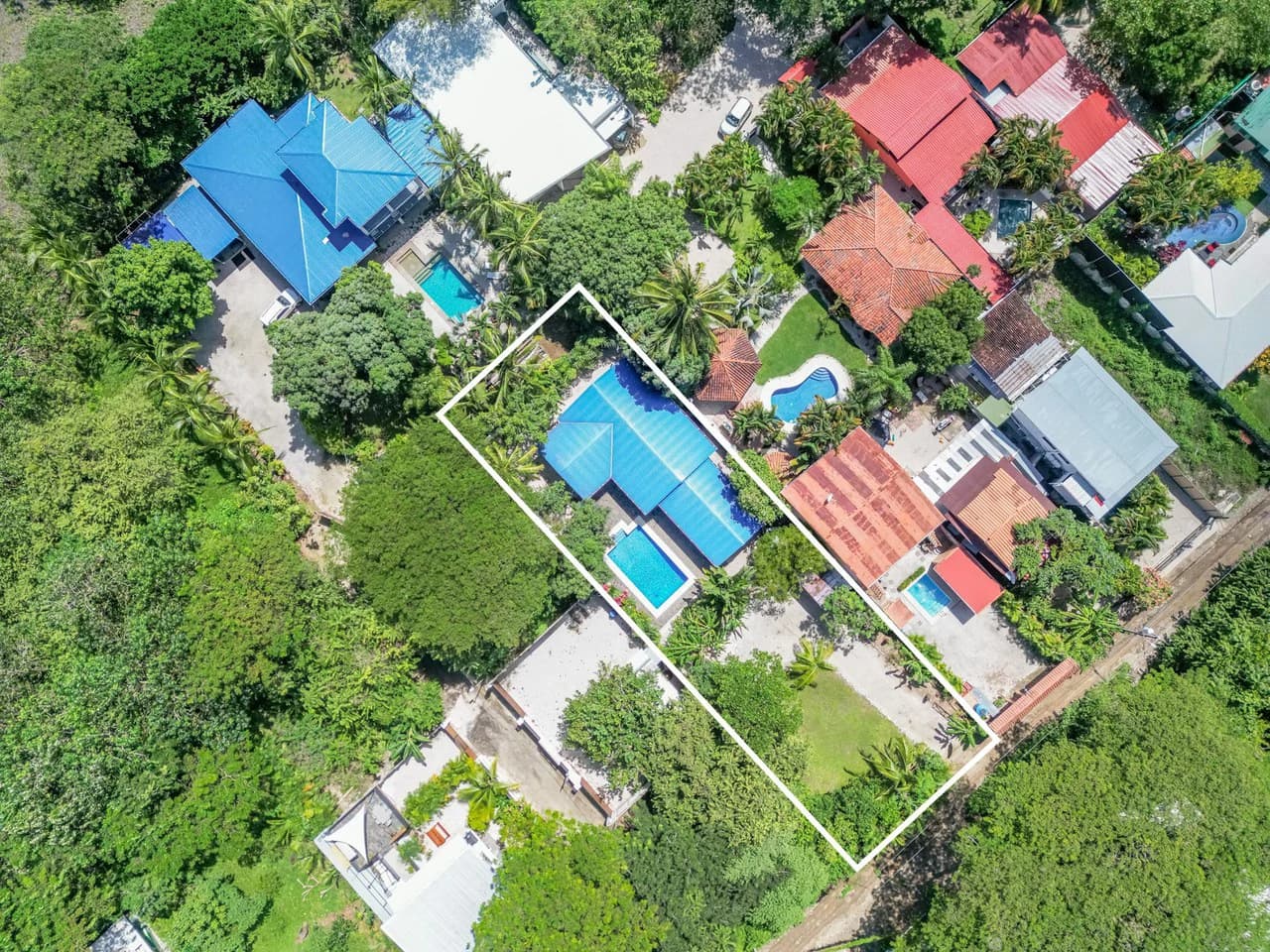 Casa Verde: Stunning Pool and Exceptional Outdoor Living Space - photo 4