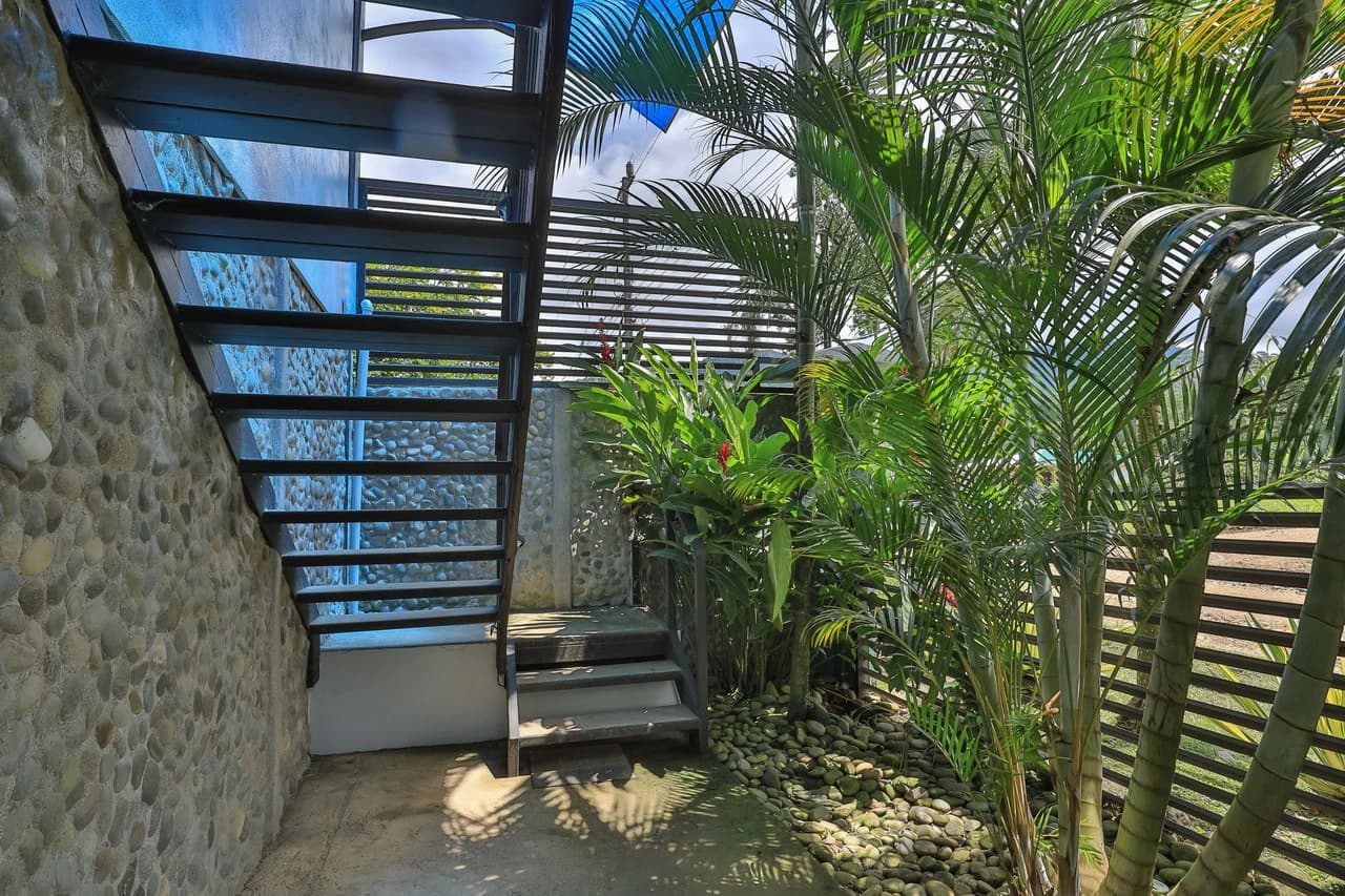 Apartment Hotel with Owners Suite, Fantastic Oportunity for Hostel in Uvita - photo 8