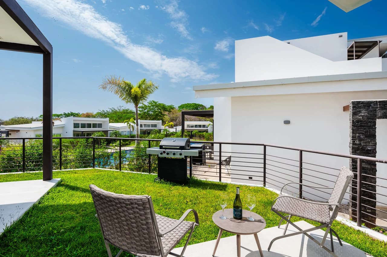 The Enclave: Ultra-Modern 5 Bedroom Villa Located Minutes From the Beach! - photo 16