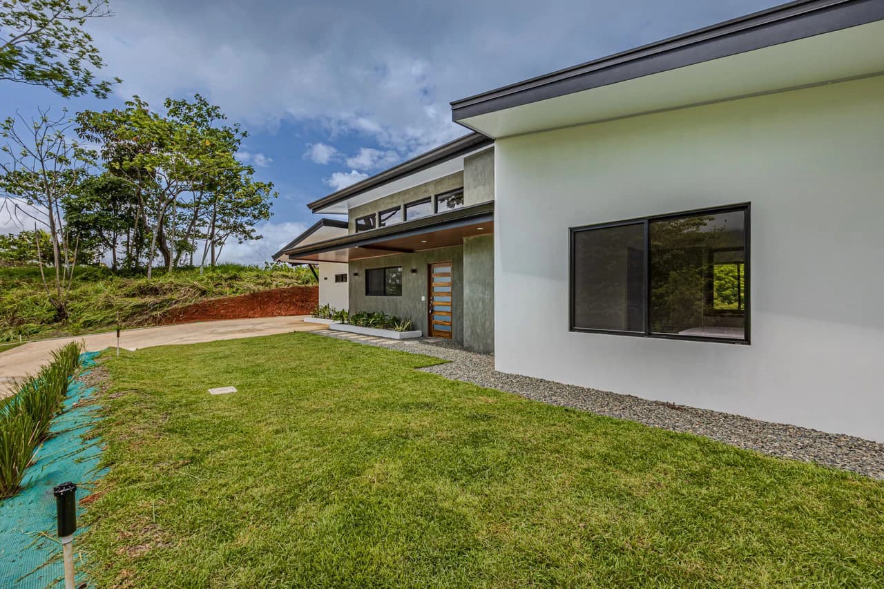 CHONTALES NEW VILLA WITH PANORAMIC OCEAN AND MOUNTAINS VIEWS: Mountain Villa For Sale in Ojochal - photo 49