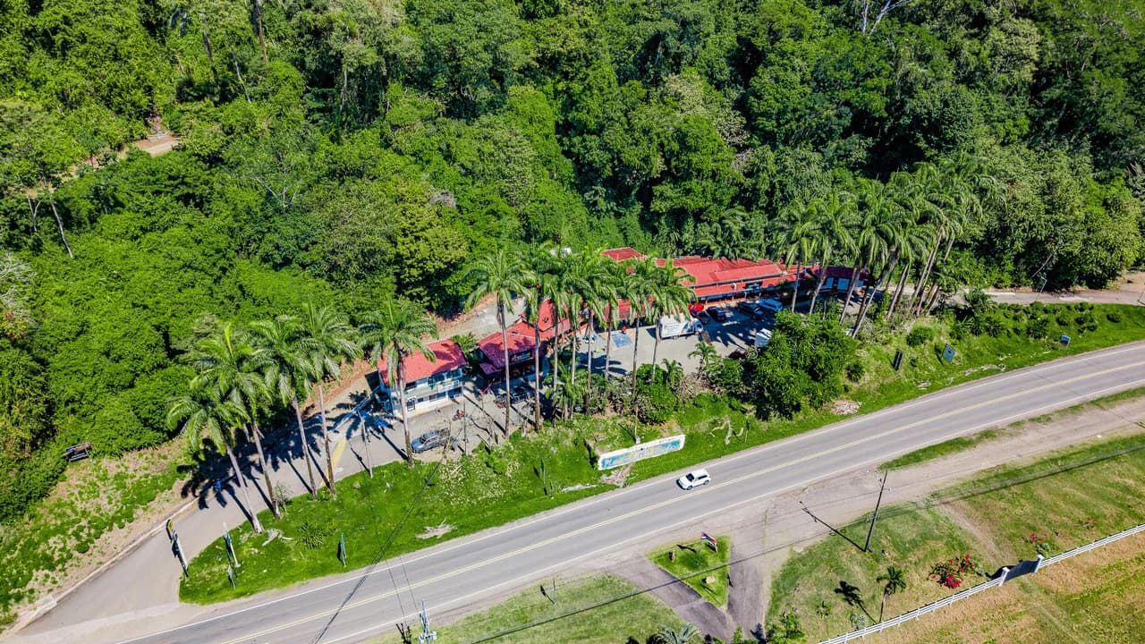 Prime Commercial Plaza for Sale in Playa Dominical - photo 3