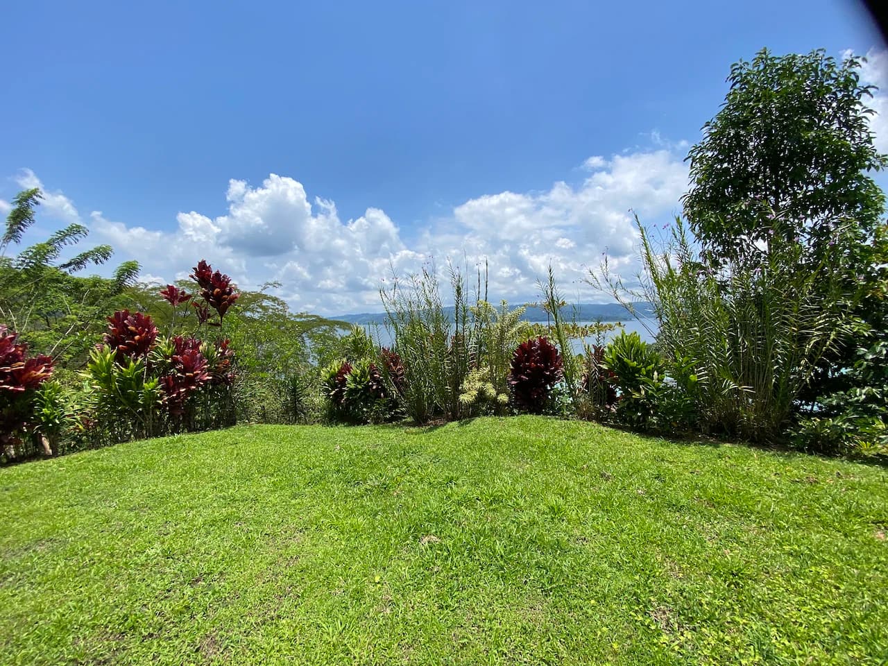 Beautiful Property with 4 cabins in El Castillo with gorgeous Lake View..!! - photo 2