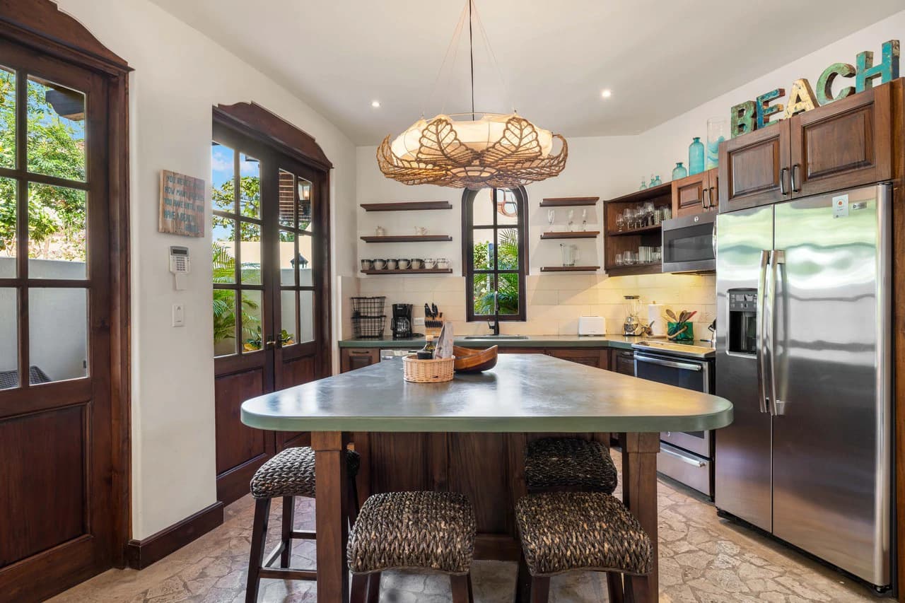 10 Plaza Carlota: A Rare Single-Level Gem in Las Catalinas - photo 9