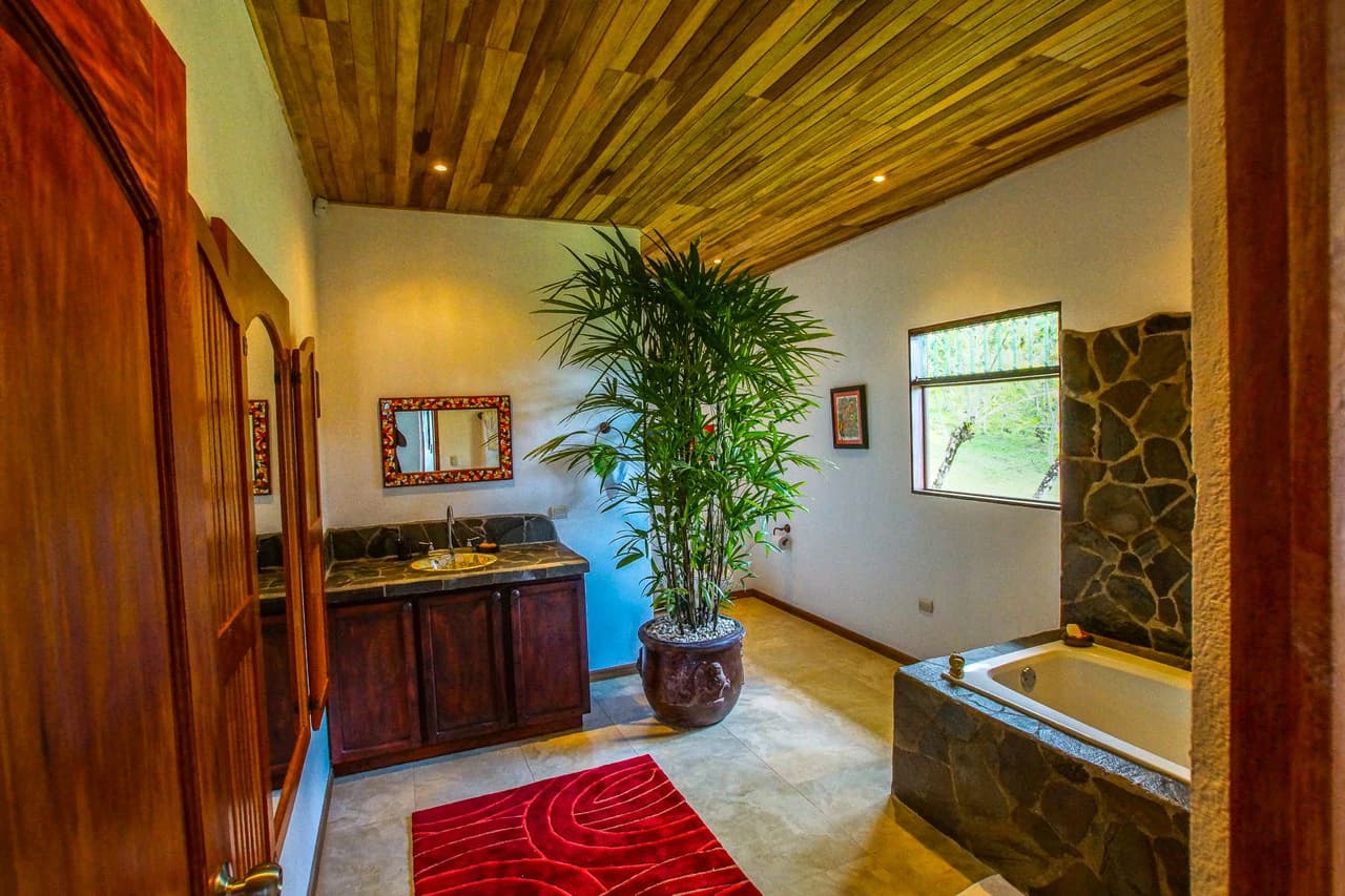 Luxury Vacation Rental Villas for Sale with Amazing Views of Lake Arenal - photo 15