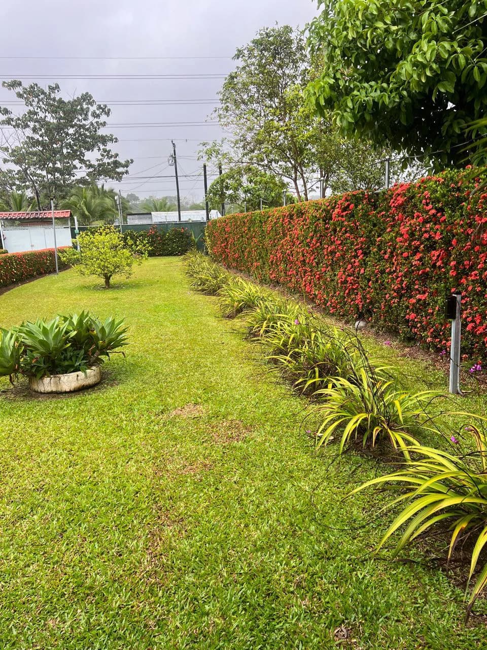 Beautiful 2 bedroom 2 bathroom house - Fully Furnished Turn Key in La Fortuna - photo 5