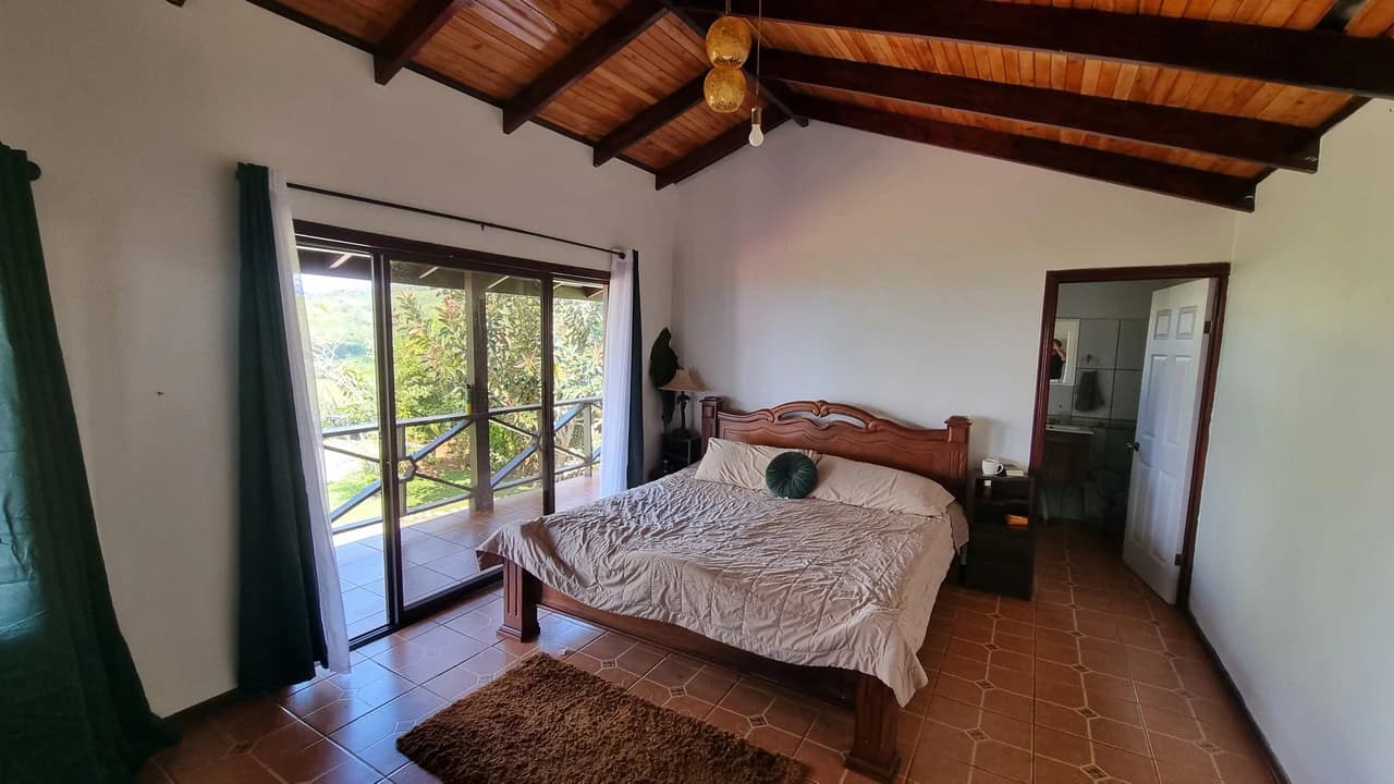CASA SANTA ELENA: BEAUTIFUL HOUSE FOR SALE, WITH AMAZING VIEWS, 4 BDRM IN THE HEART OF SANTA ELENA - photo 8