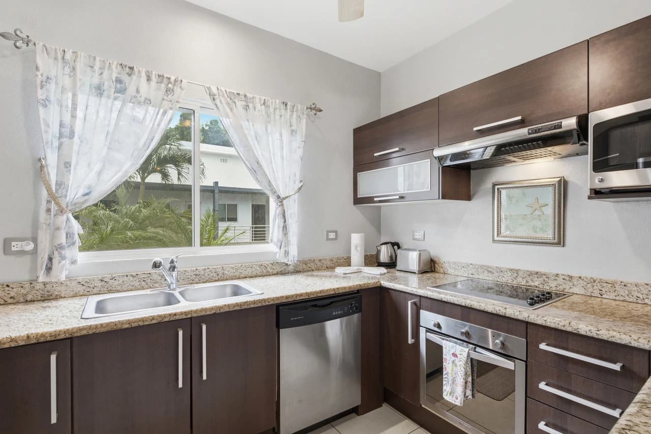 Casa Blanca #8: Spacious 3-Bedroom Condo in Surfside Estates Near Playa Potrero Beach - photo 4