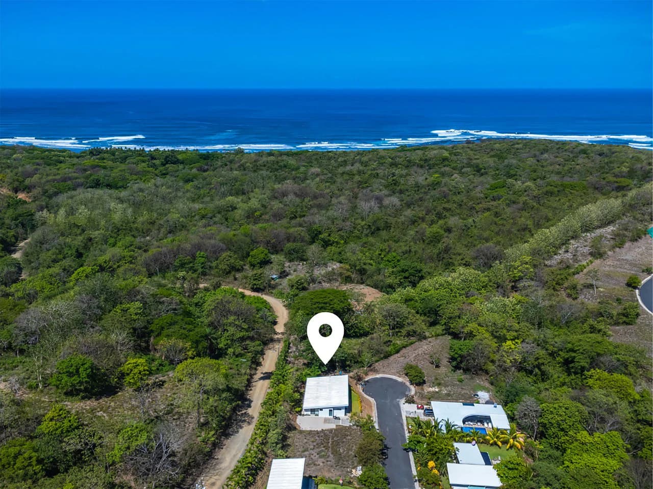 Seaside Bliss: 2-Bedroom Home with Pool, Close to Pristine Beaches - photo 14