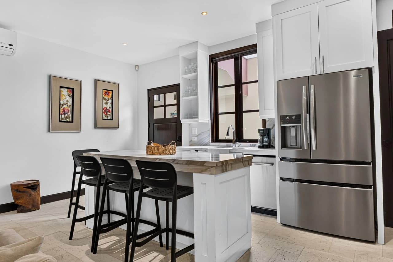 16 Avenida La Antigua: Renovated Turn- Key Living in the Heart of Las Catalinas - photo 4