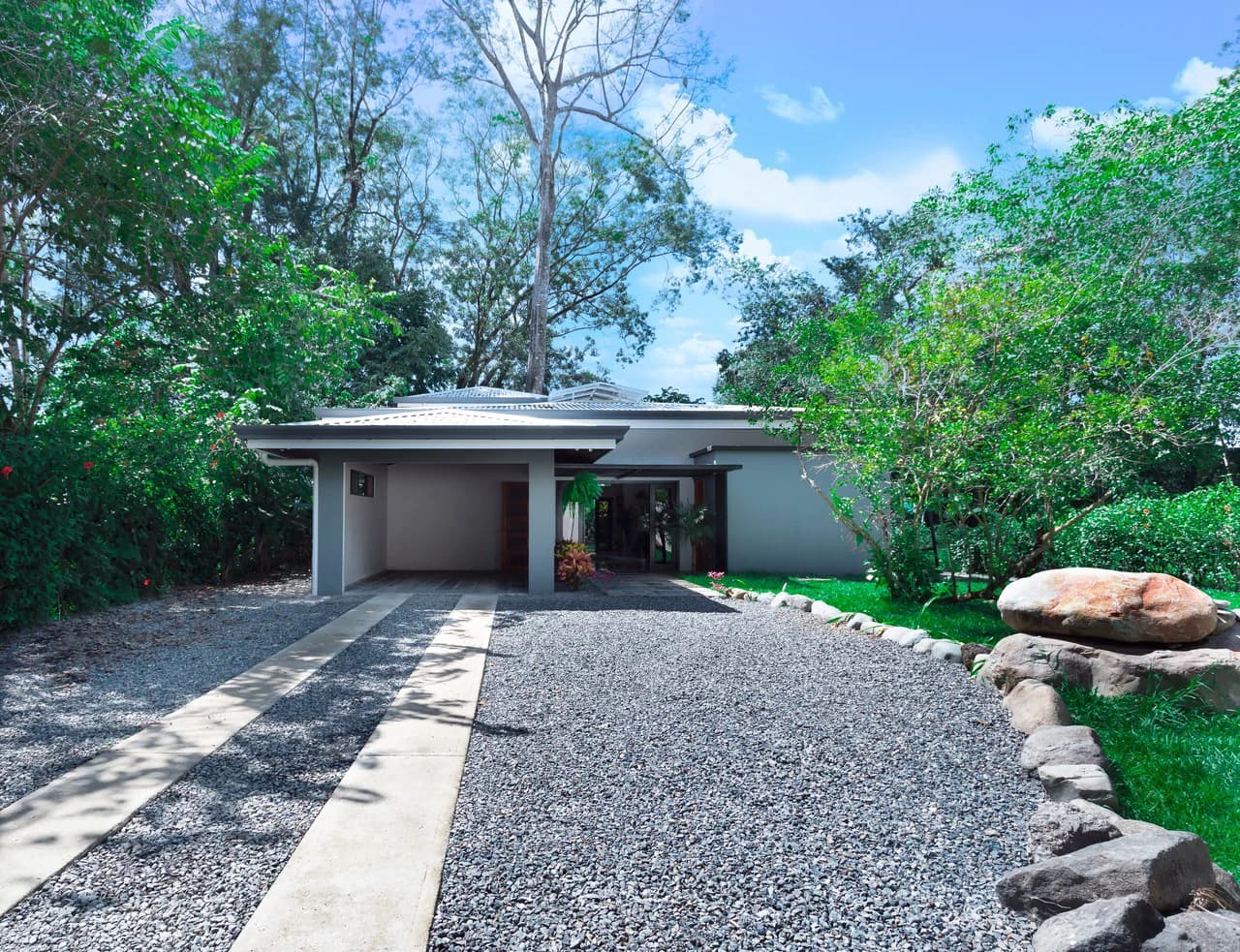BRAND NEW 3-bedroom home, 5 minutes to Dominical Beach. - photo 33