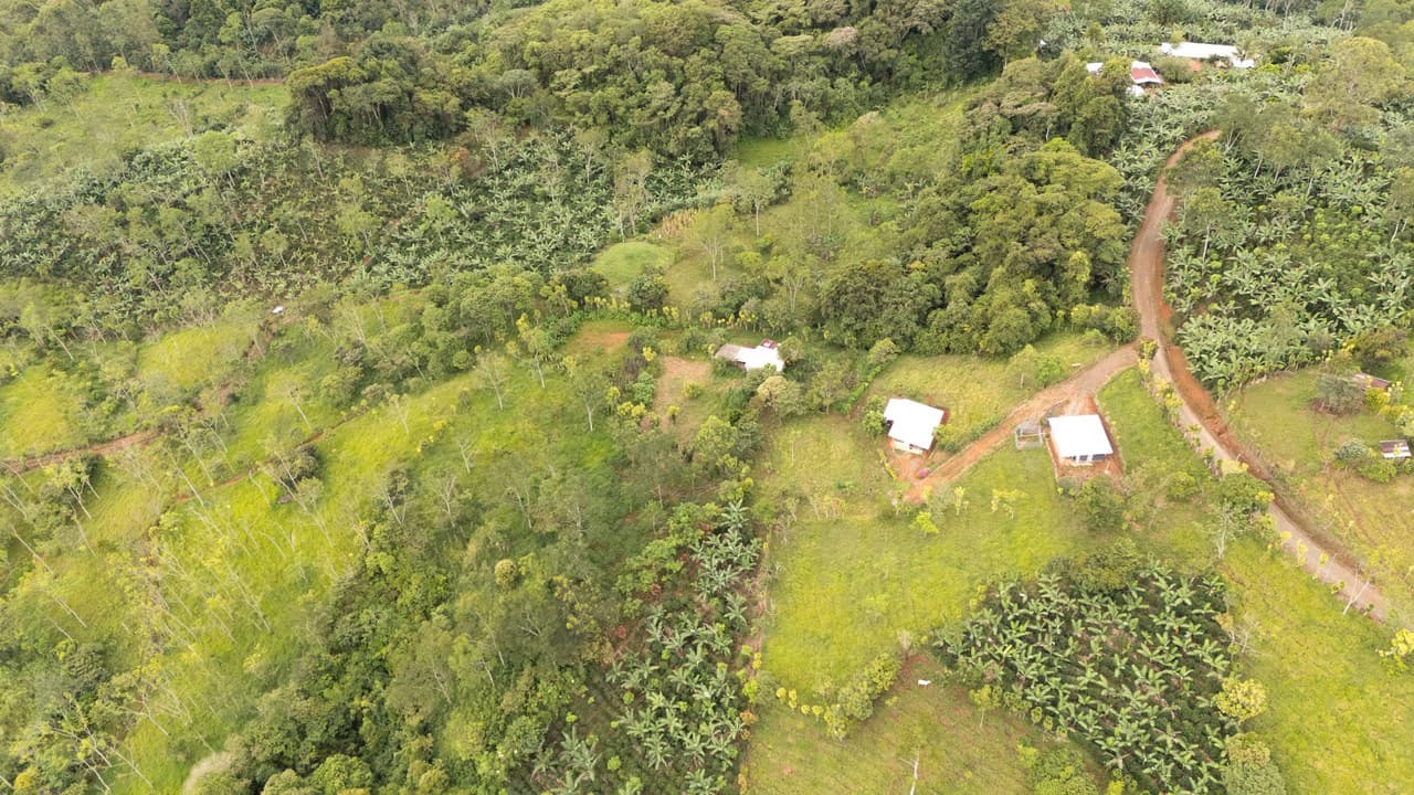 Se vende 6acres en San Antonio de Rivas, Pérez Zeledón: Countryside Home Construction Site For Sale in San Isidro del General