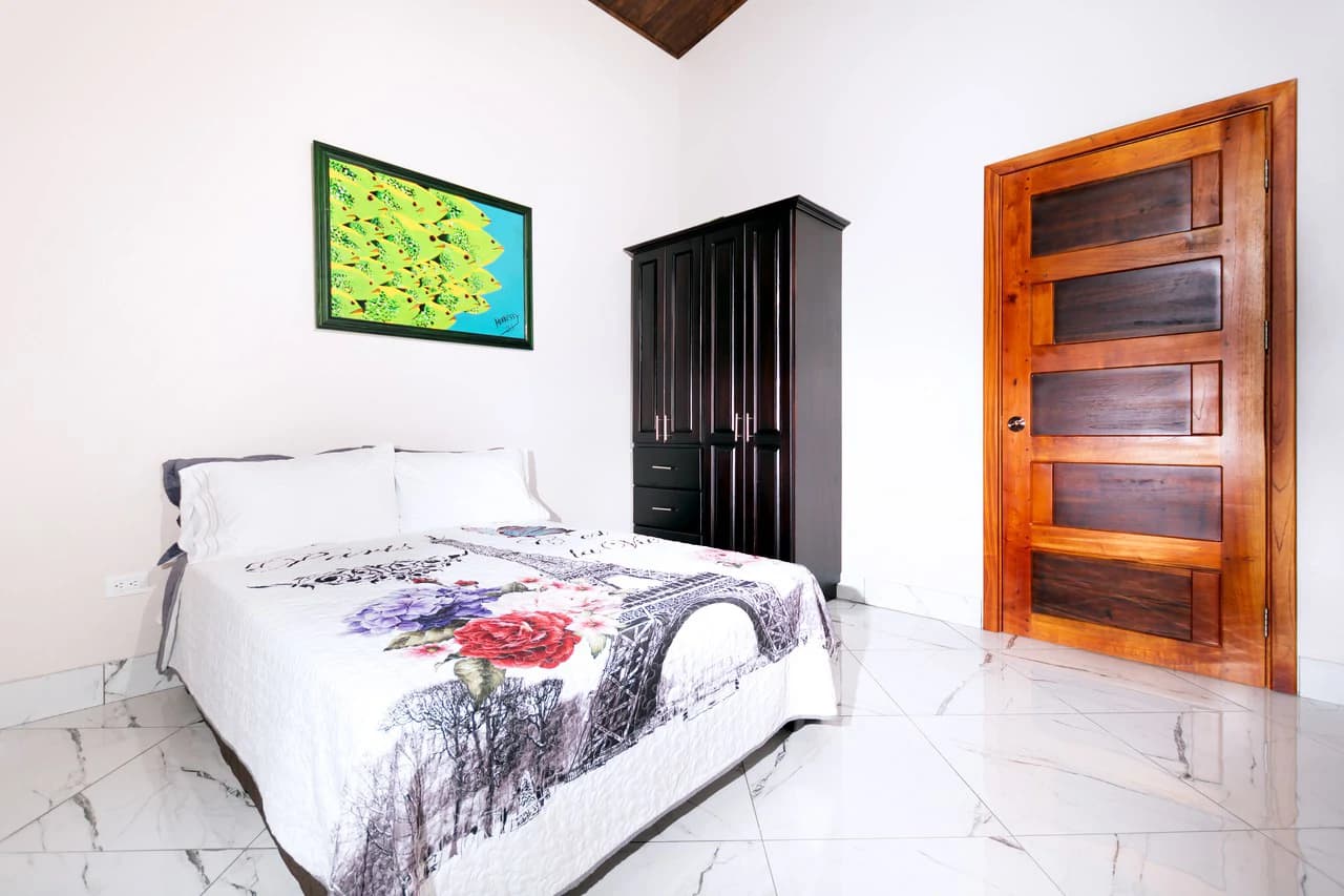 BRAND NEW 3-bedroom home, 5 minutes to Dominical Beach. - photo 17