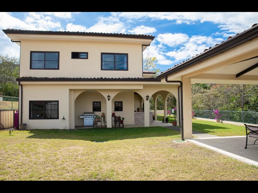 Exclusive Luxury Residence in Gated Community – Brasil de Santa Ana - photo 32