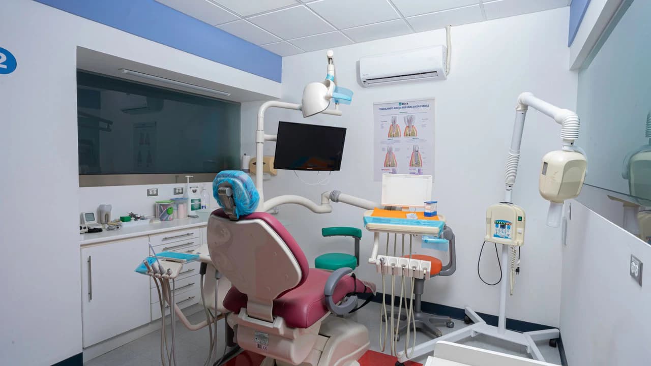 L-130: Building with fully equipped dental clinic - photo 3