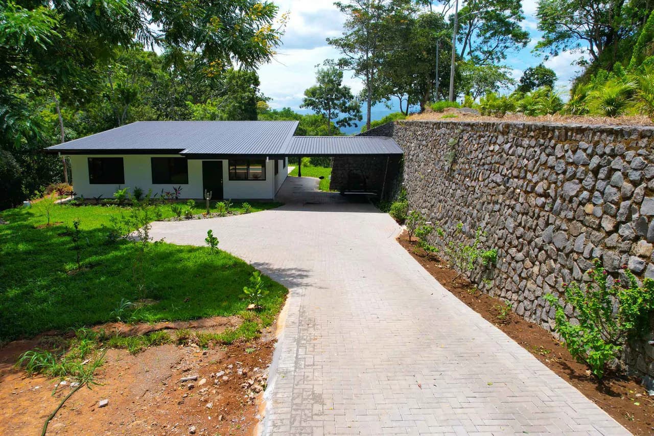 New Home for Sale in Atenas, Costa Rica with Private Pool and Tropical Surroundings - photo 4
