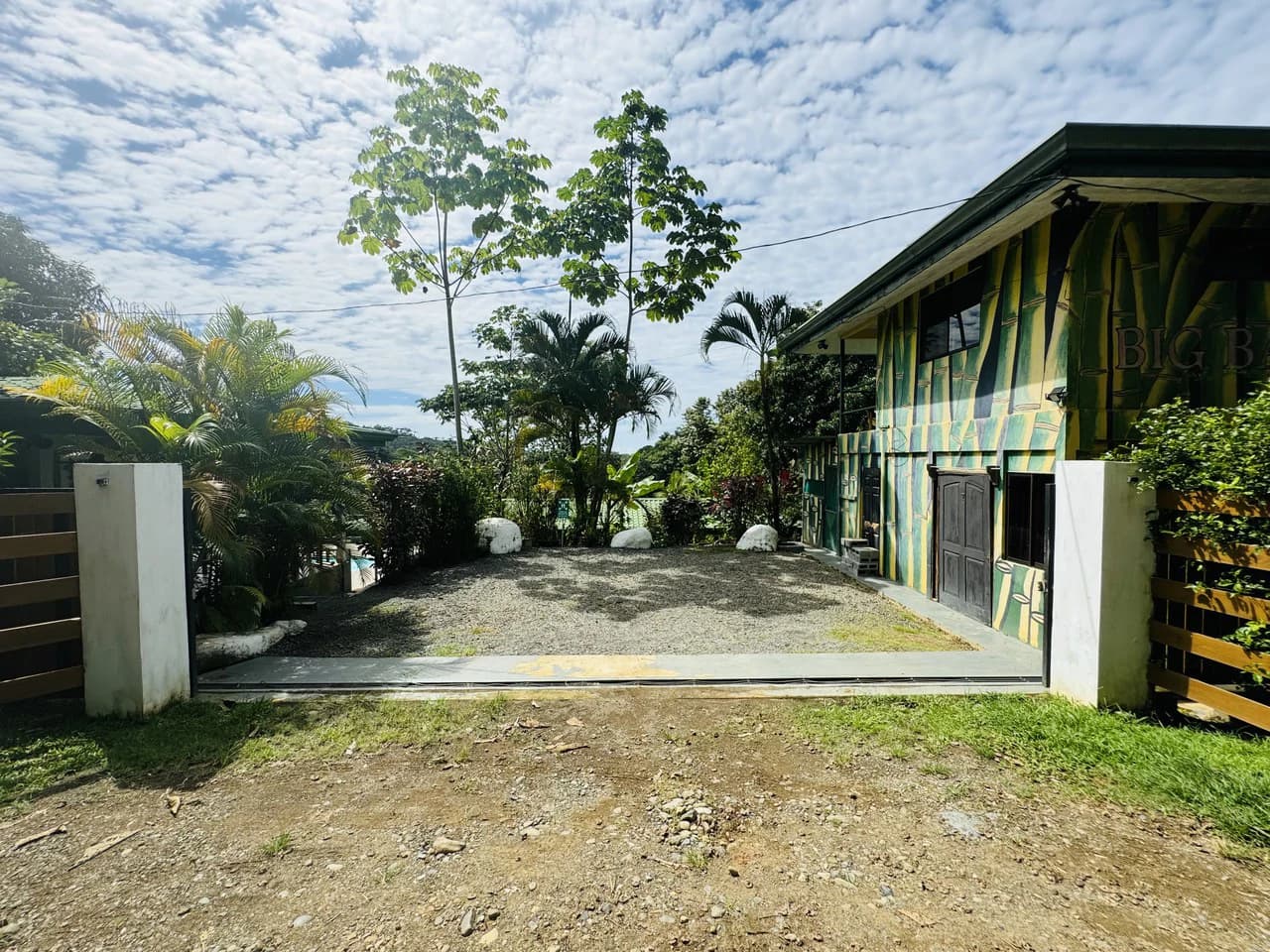 Downtown Uvita Commercial Room Rentals with Restaurant - photo 9