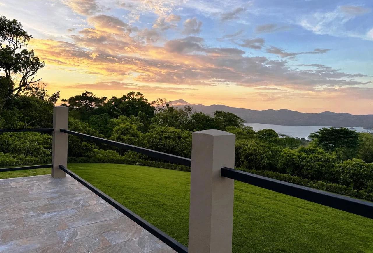 Multi-residential compound: Multi-residential and commercial-mixed properties featuring combined office/call-center spaces and residential apartments on Lake Arenal - photo 1