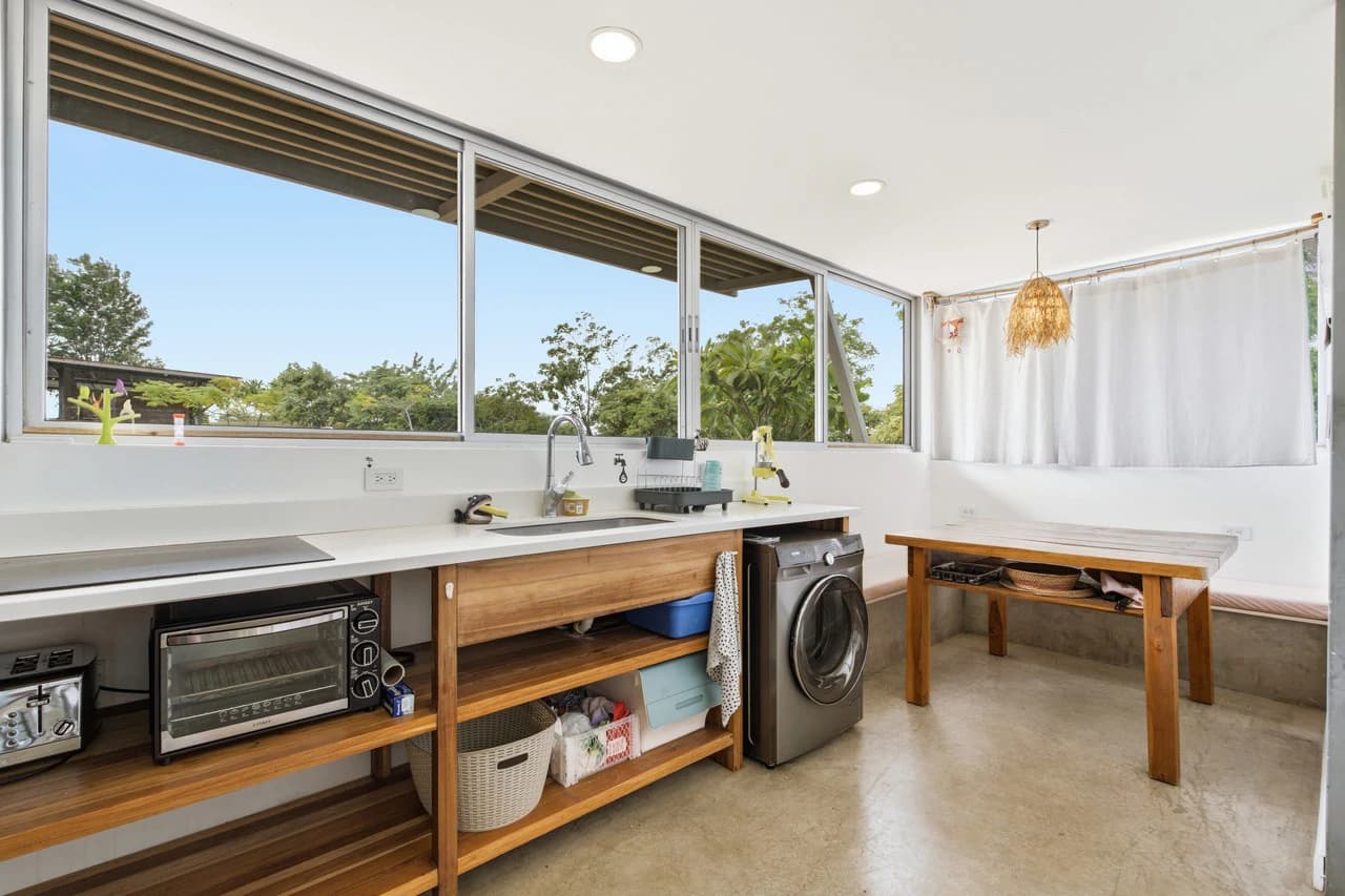 Surf Shack: Ocean-View Property with Home and Development Potential - photo 6