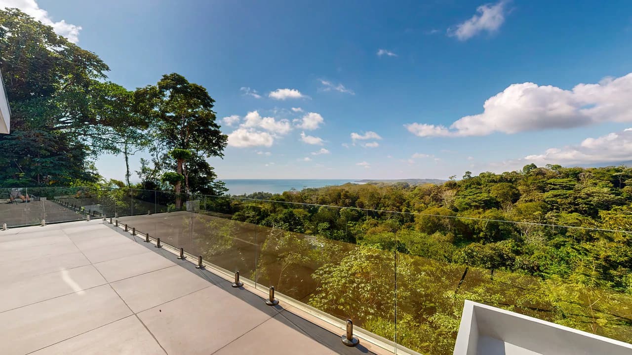 LUXURY PROPERTY WITH STUNNING OCEAN VIEWS IN UVITA, COSTA RICA. A GREAT INVESTMENT!: Mountain House For Sale in Uvita - photo 16