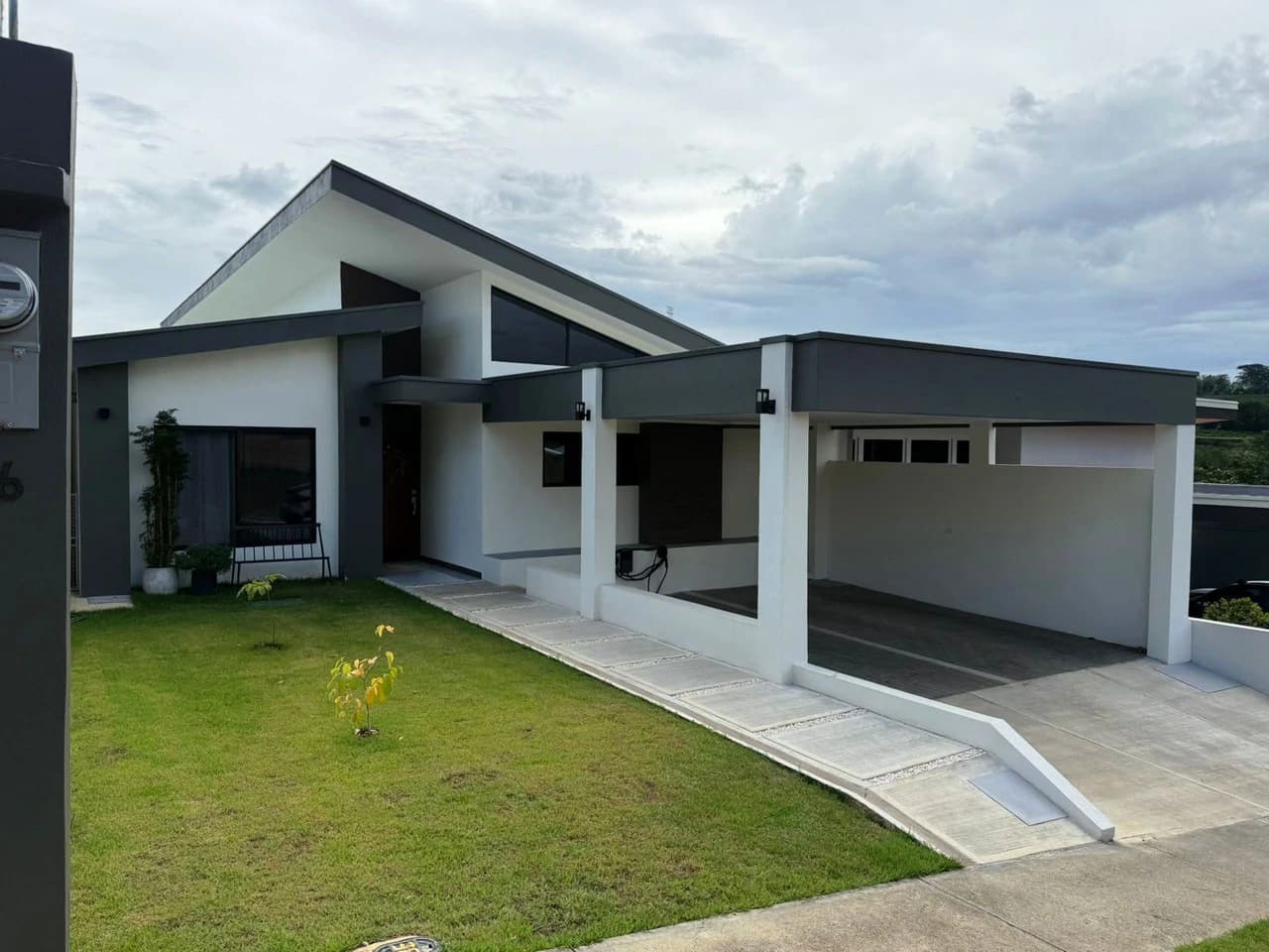 Casa Provenza...: New Single Level Home - Secure Gated Community! - photo 2