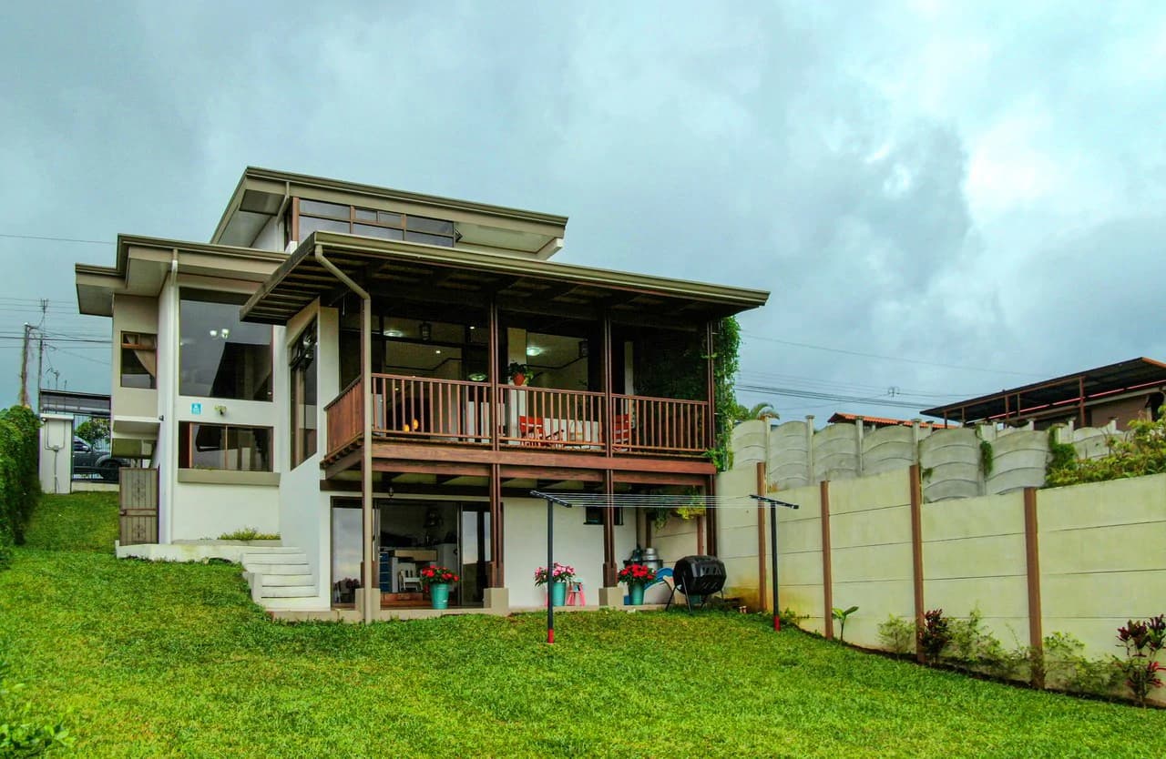 Mountain House For Sale in San Ramón
