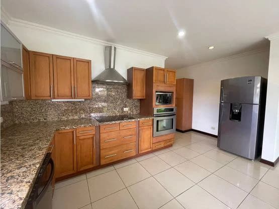 Stunning two-story house in exclusive condominiums in Santa Ana - photo 6