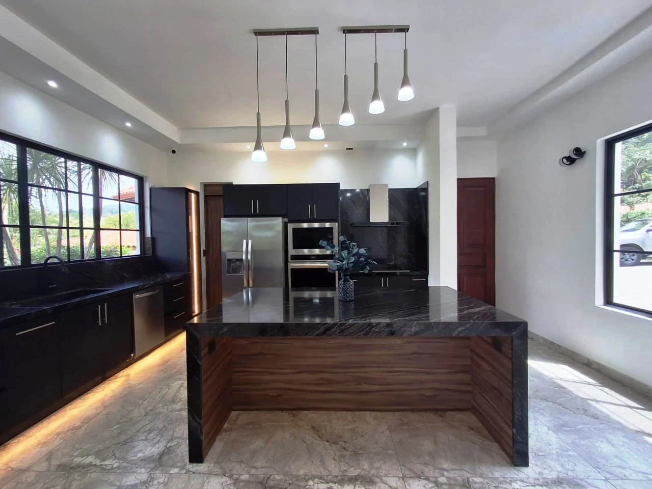 Move - In Ready Mansion: Impressive Luxury Smart Home with Pool - photo 8