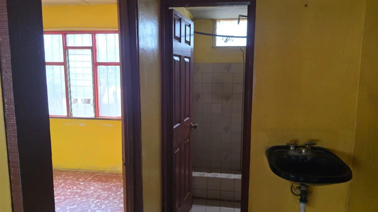 Typical Tico House for sale, 3-bedroom homestead in a prime location in Playas del Coco, on the main road to Ocotal - photo 11