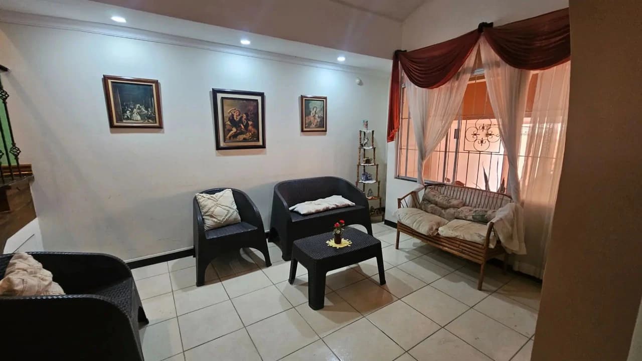 Spacious 6-Bedroom Family Home in Residencial Saint Clare, Moravia - photo 22