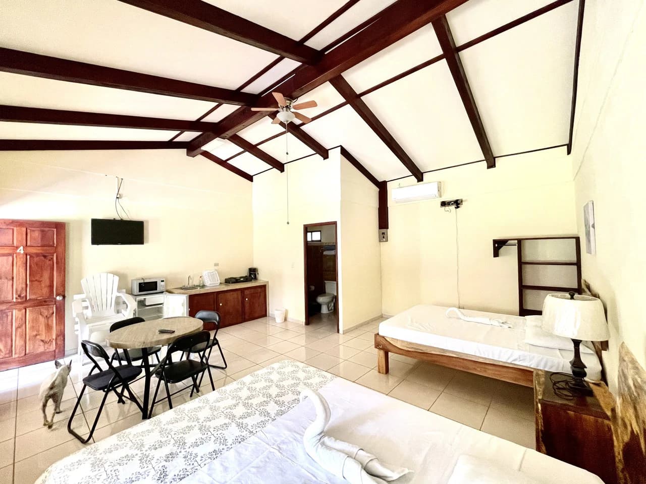 5 cabins and 2 bedrooms house with 2 pools - Multiplex for Sale in Tarcoles, Puntarenas Costa Rica - photo 4