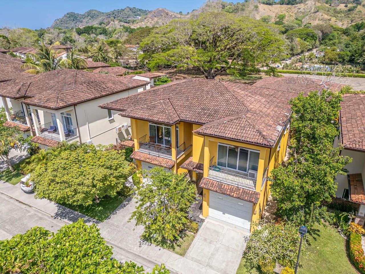 Peaceful and Secure 3BR Condo with Private Pool in Las Lomas - photo 8