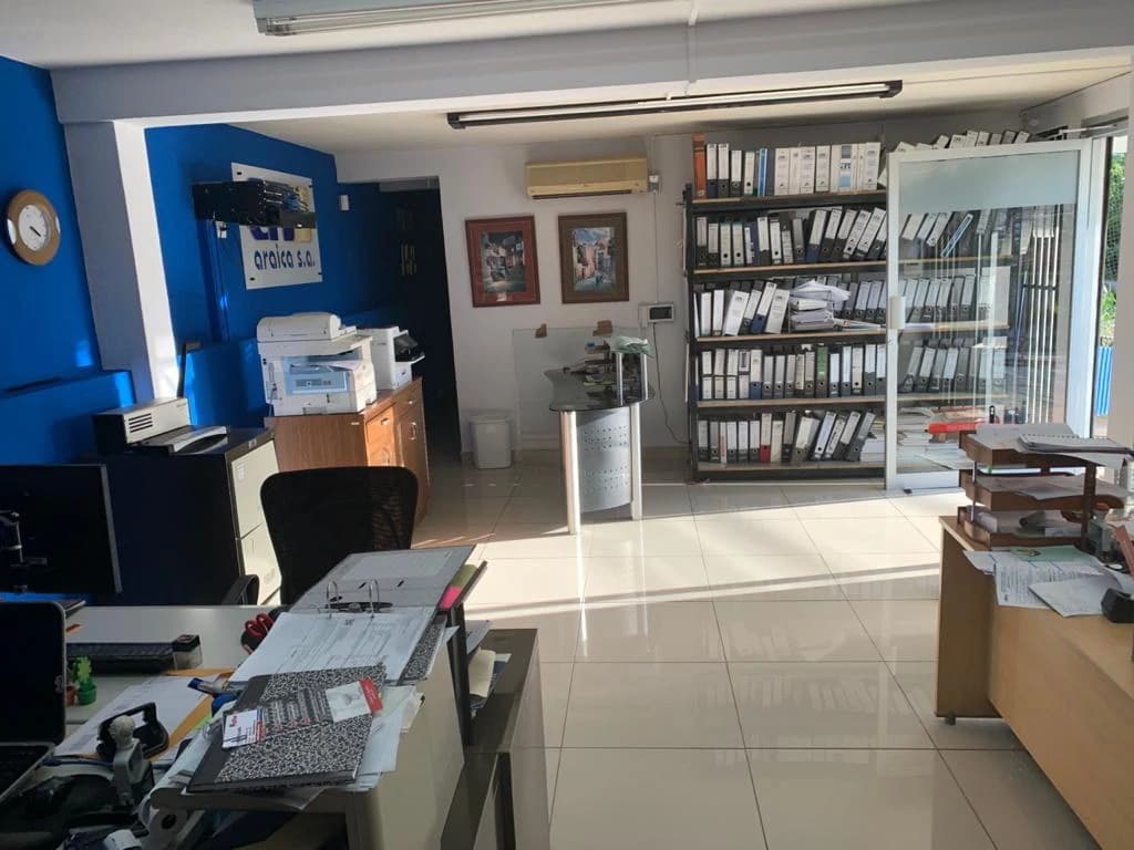 Building in Los Yoses - Three-level ready-to-operate - photo 4