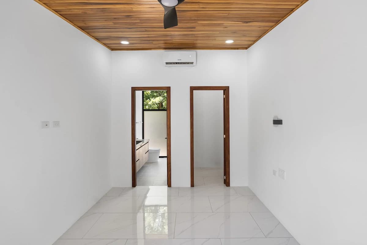 Casa Solana: Brand-New Modern Home in Palm Beach Estates, 2-Minute Walk to the Beach! - photo 18