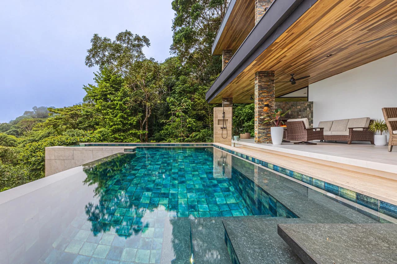 Casa Koules: Architectural 5-Bedroom Oceanview Estate in Prestigious Costa Verde Estates - photo 42