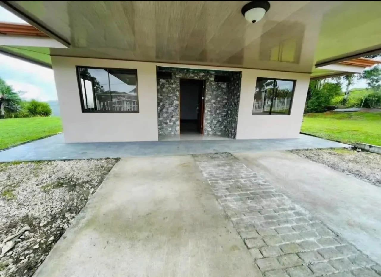 House for Sale, Located in San Vito: Beautiful house for sale in the quiet area of San Vito
