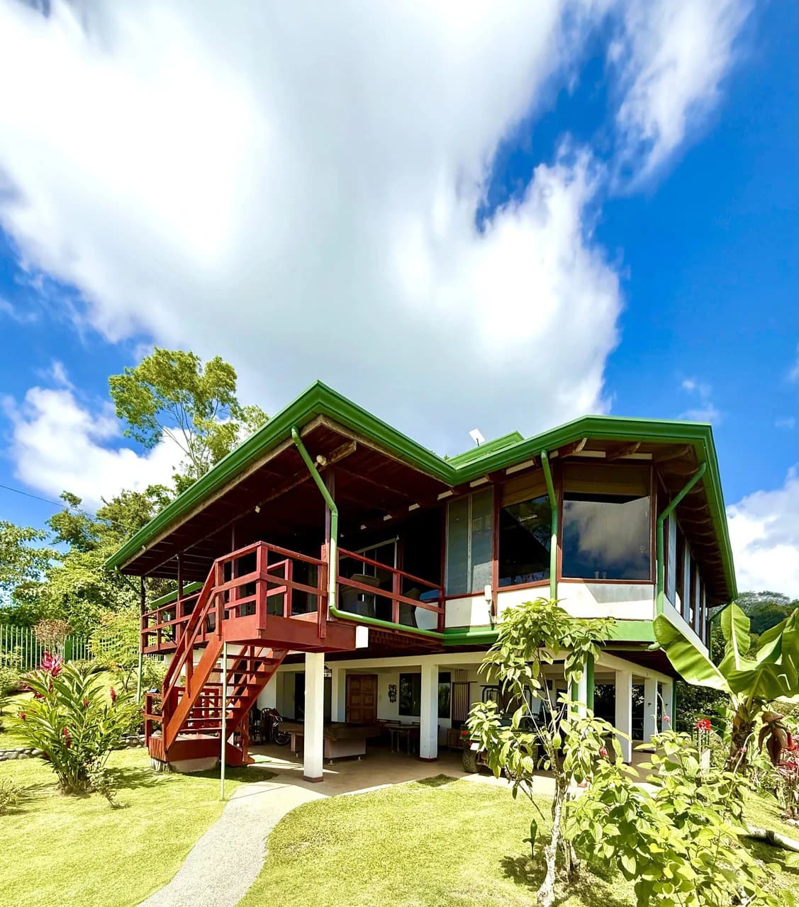 CASA DE LAPAS - OCEAN VIEW: Could you live at the Top of a Mountain in Costa Rica? Because.... now you can! Billion dollar views and LARGE ACREAGE for only $1 Million USD. - photo 20
