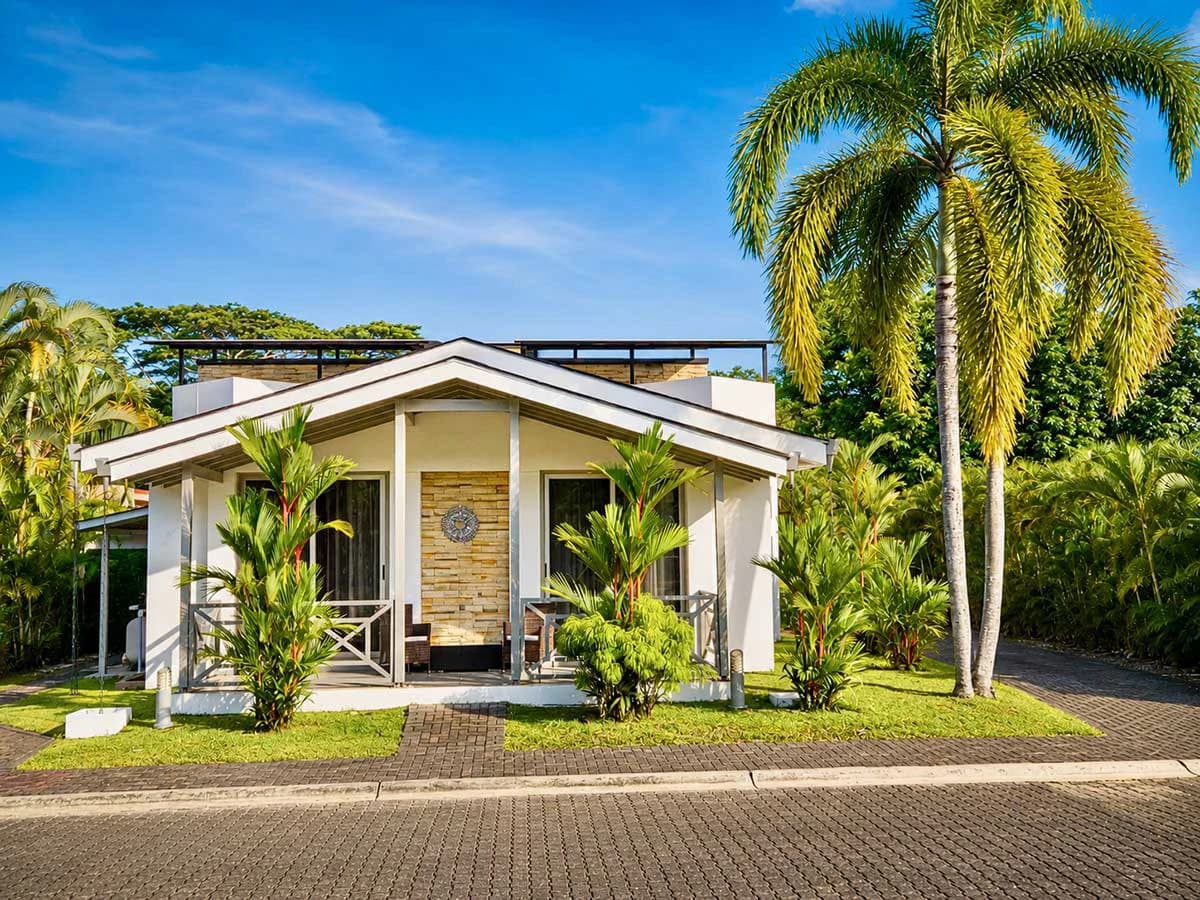 ID 4200: Villa Oasis del Golf: Exceptional Golf Course Living in Los Delfines Golf & Country Club
