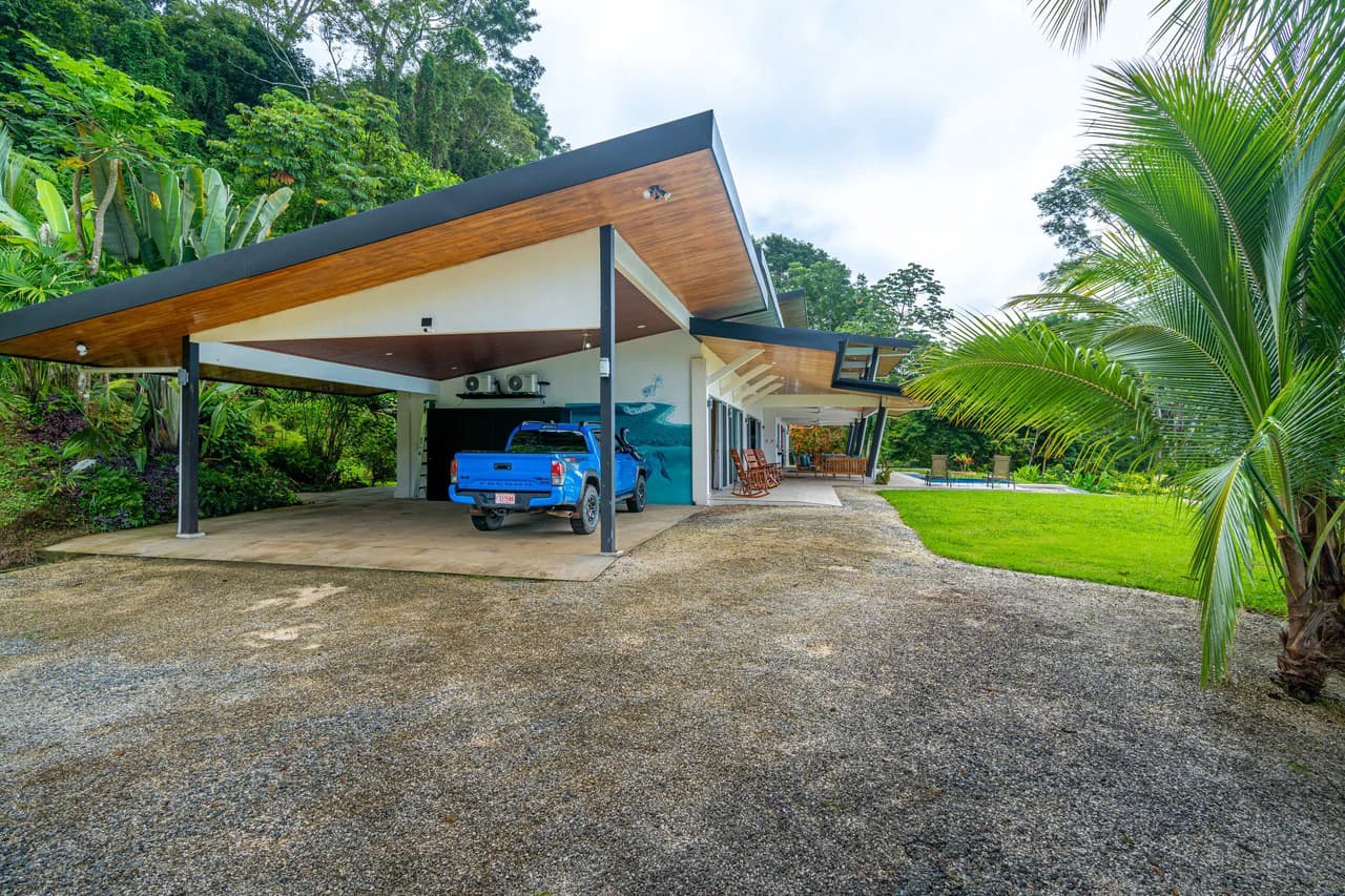 Luxury Ocean View Retreat Overlooking the Whale’s Tail – Proven Rental in Gated Enclave - photo 9