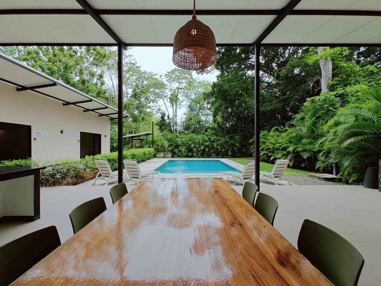 ID 751: Turn-Key Villa with Proven Income Near Cahuita National Park – Main House, Casita, and Stunning Pool on Over Half an Acre - photo 4
