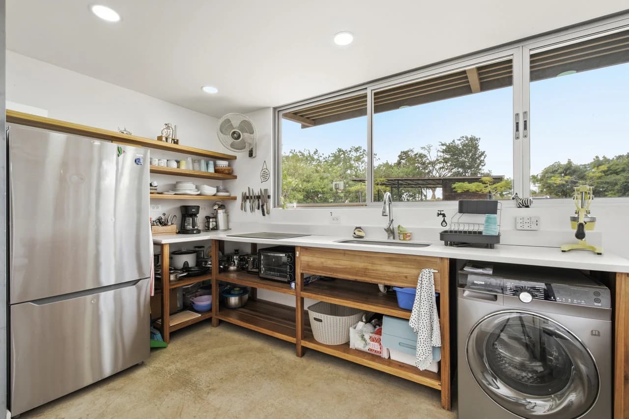 Surf Shack: Ocean-View Property with Home and Development Potential - photo 5