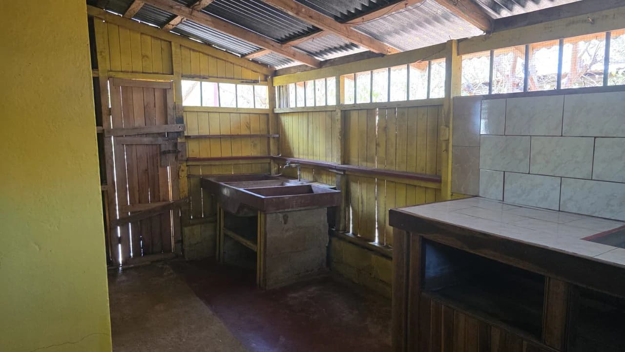 Typical Tico House for sale, 3-bedroom homestead in a prime location in Playas del Coco, on the main road to Ocotal