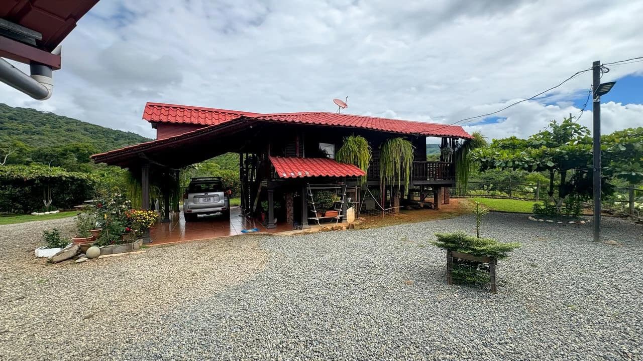 Charming Hardwood Cabin with Fruit Garden Near San Isidro - photo 46