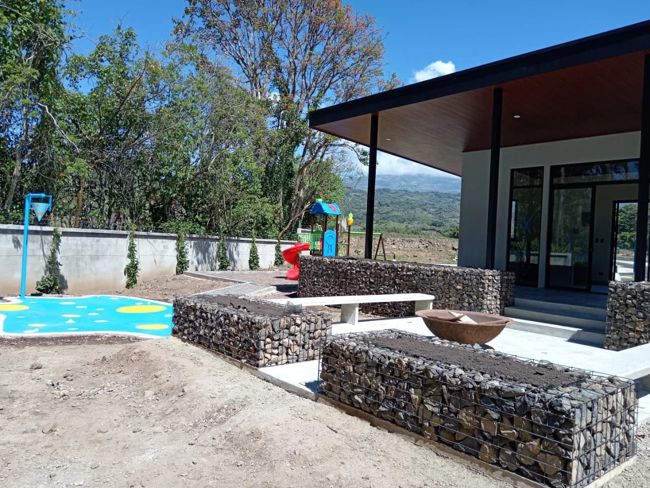 Mountain and lake view lot for sale in gated community Cachi Cartago Costa Rica - photo 10